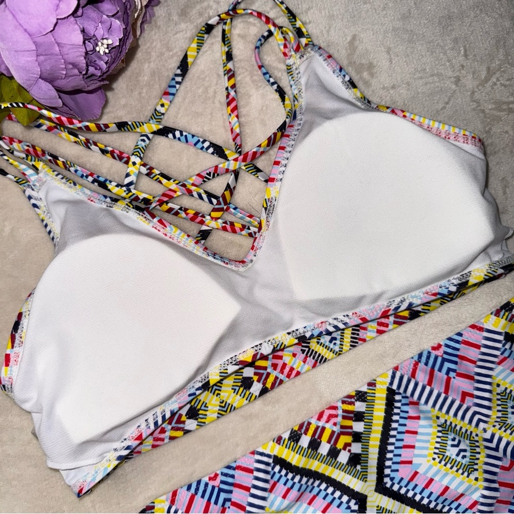 Boutique Colorful Geometric Strappy Bikini Set - Picture 10 of 12